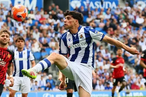 مدافع سوسيداد يدخل دائرة اهتمامات ريال مدريد